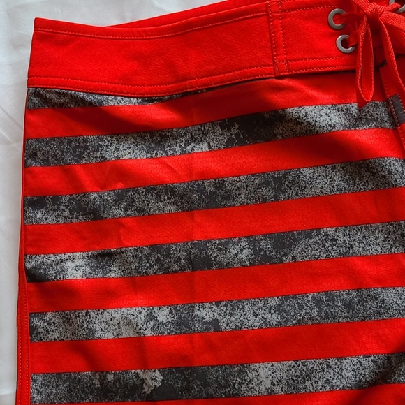 *Host Pick* North Face board shorts - Picture 4 of 16